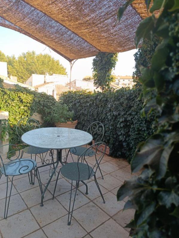 La Confidentielle Centre Ville Arles Terrasse Dış mekan fotoğraf